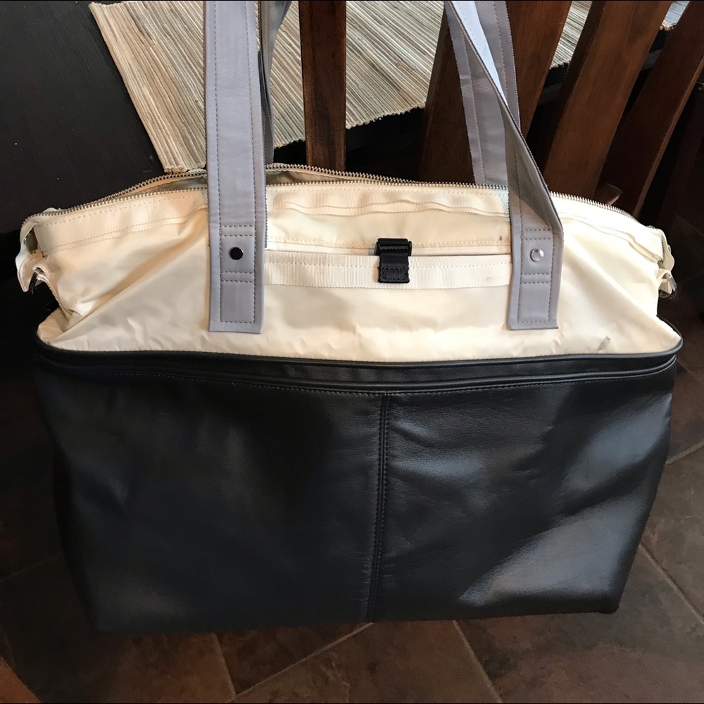 Lulu Lemon All Day Bag white and dark navy